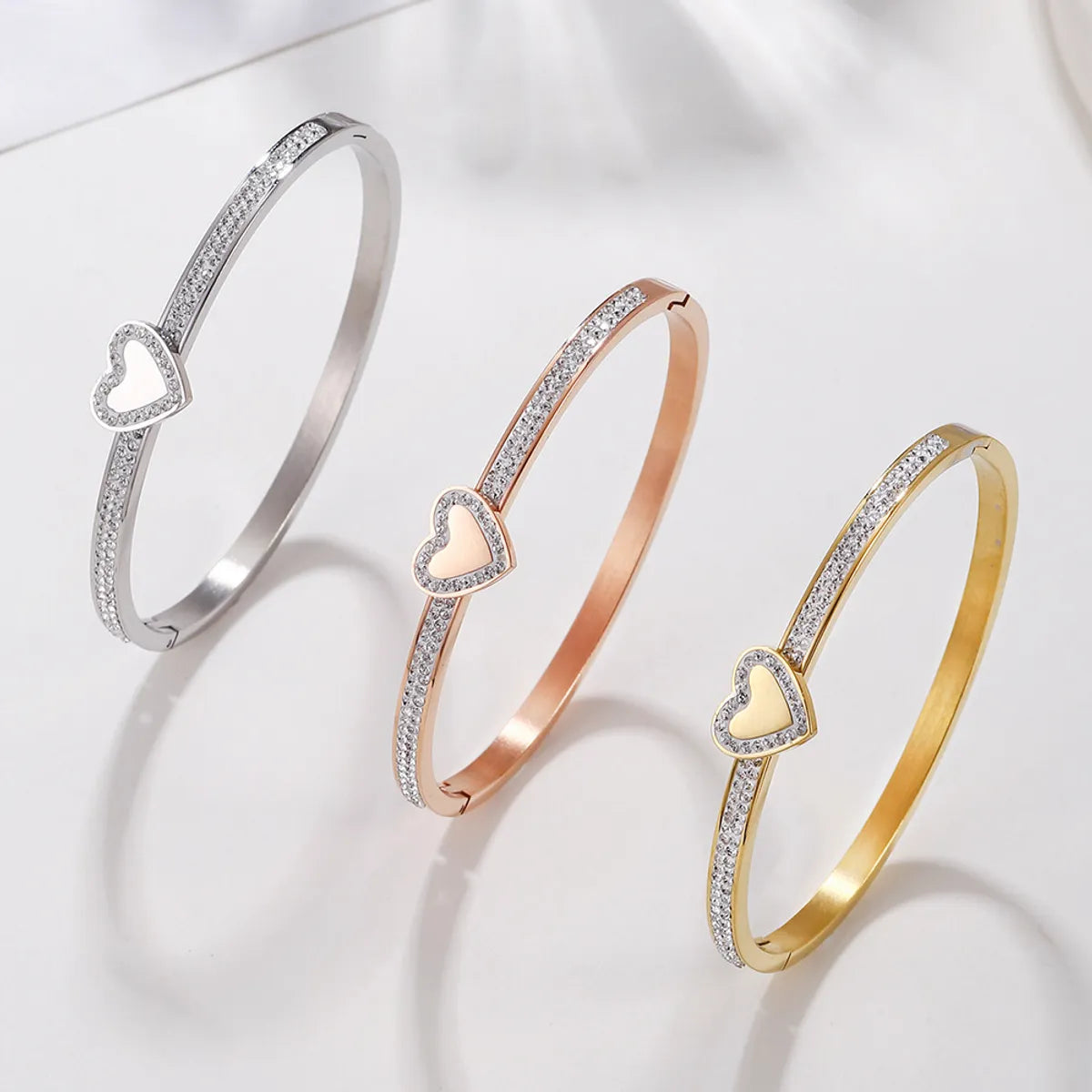 women's mixed metal bracelets-Stainless Steel Elegant Simple Style Heart Shape Plating Inlay Rhinestones Bangle